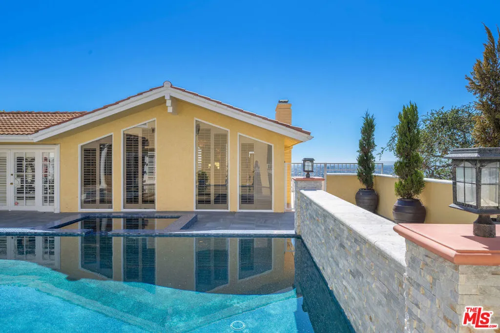 2315 N Hobart Boulevard, Los Angeles, California 90027 home-pic-8